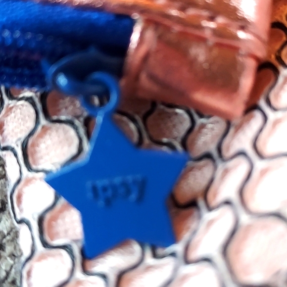 Ipsy bag - Picture 3 of 3